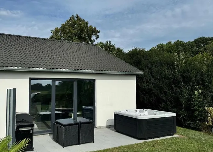 Neu! Modernes Ferienhaus Schwanbeck Mit Whirlpool-Option