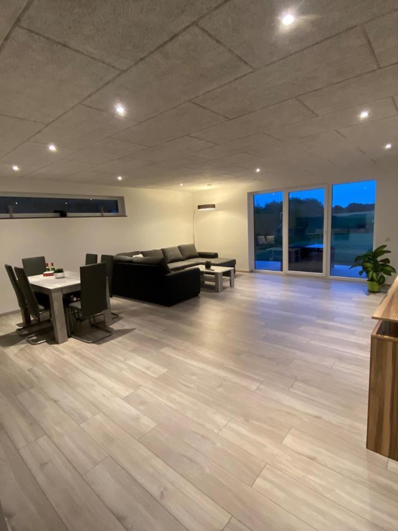 Holiday home Neu! Modernes Schwanbeck Mit Whirlpool-option