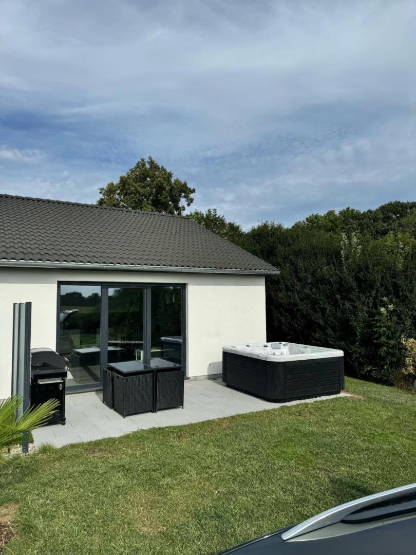 Neu! Modernes Schwanbeck Mit Whirlpool-option Dassow